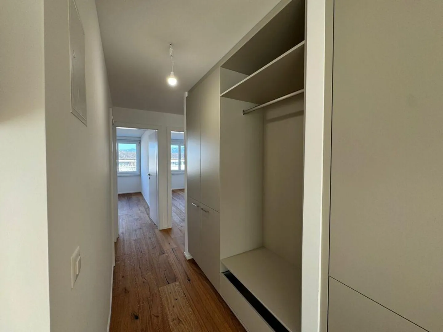 Freshly renovated 3.5-room apartment in a central location - Photo 4 of 13