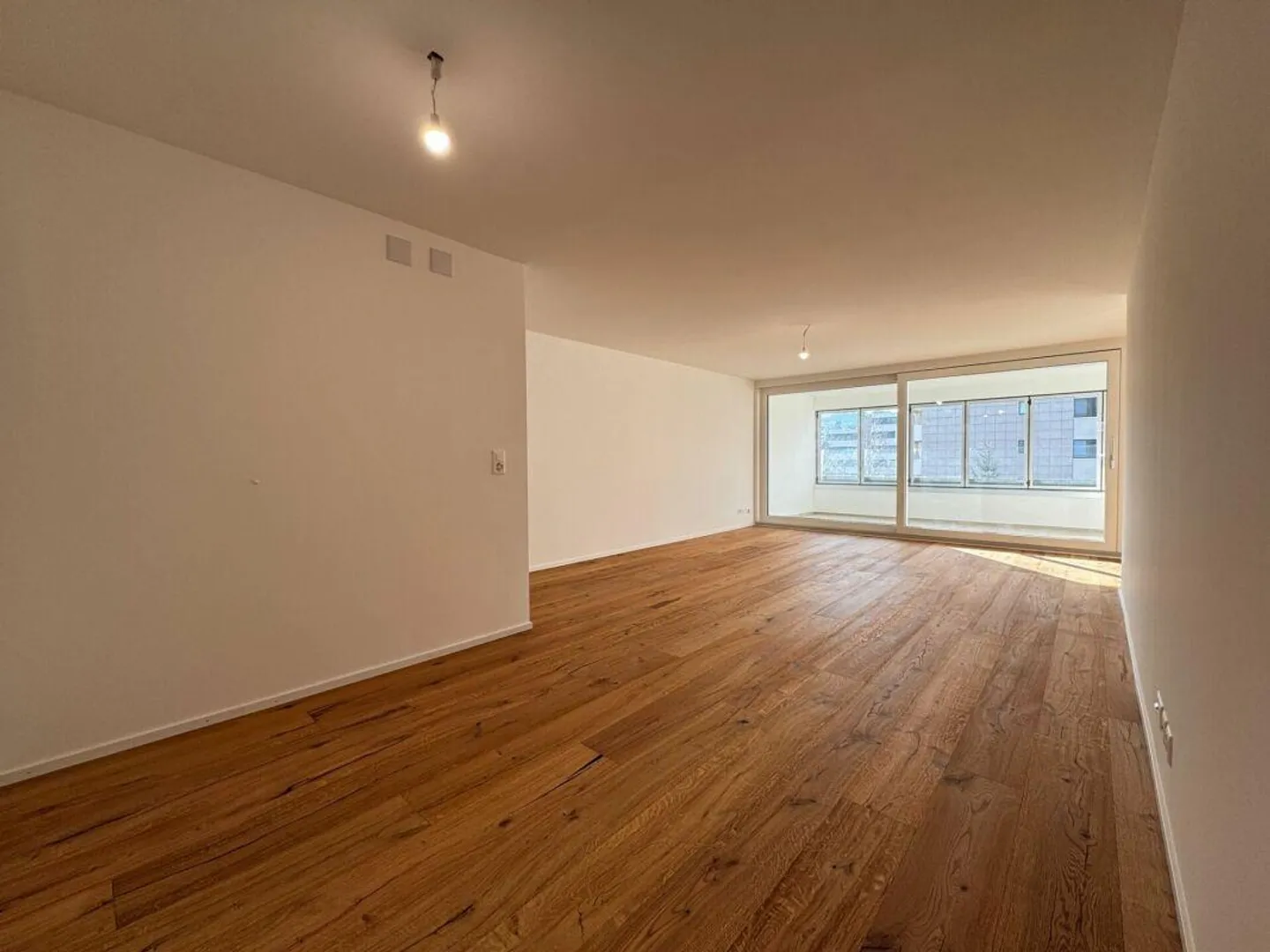 Freshly renovated 3.5-room apartment in a central location - Photo 5 of 13