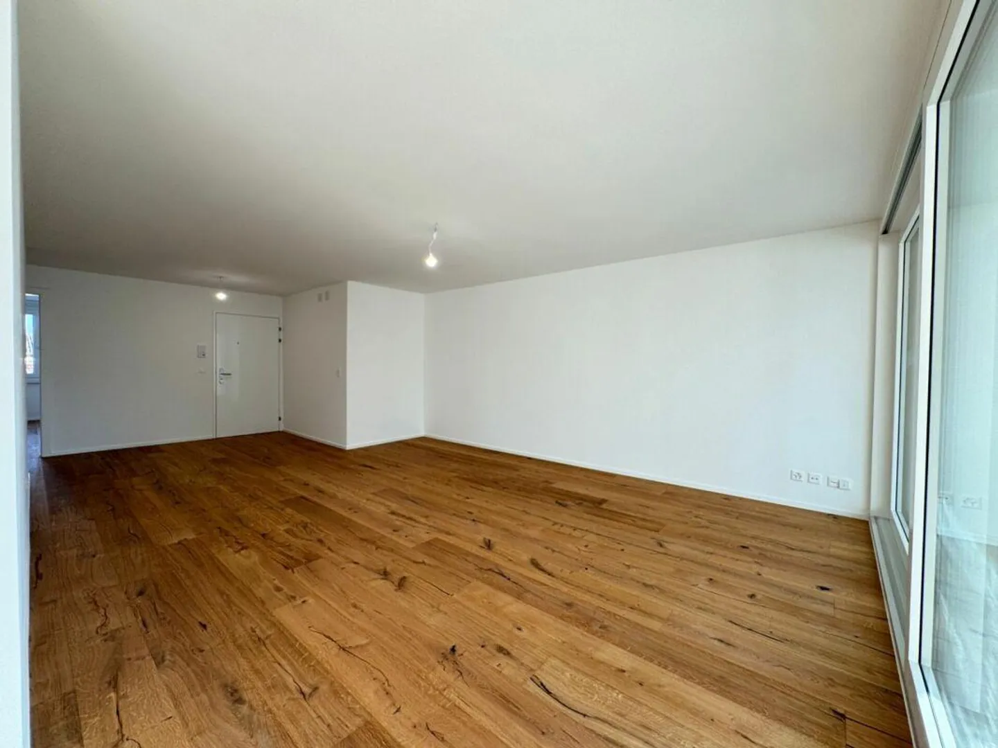 Freshly renovated 3.5-room apartment in a central location - Photo 6 of 13