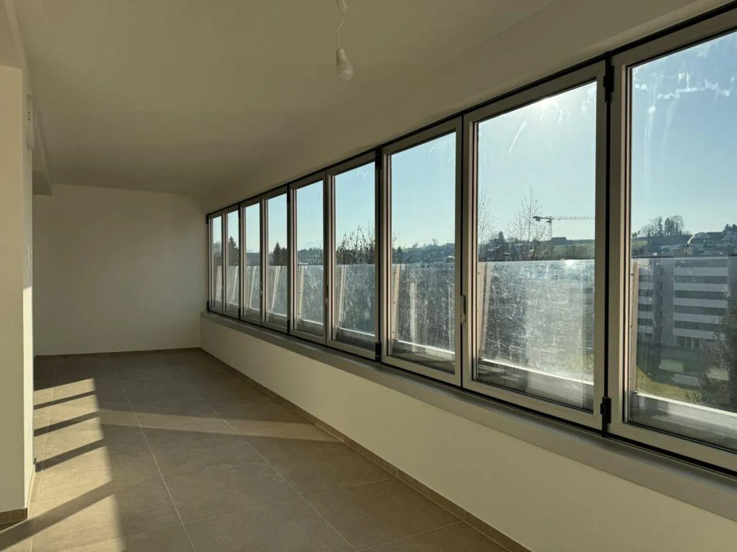 Freshly renovated 3.5-room apartment in a central location - Photo 7 of 13