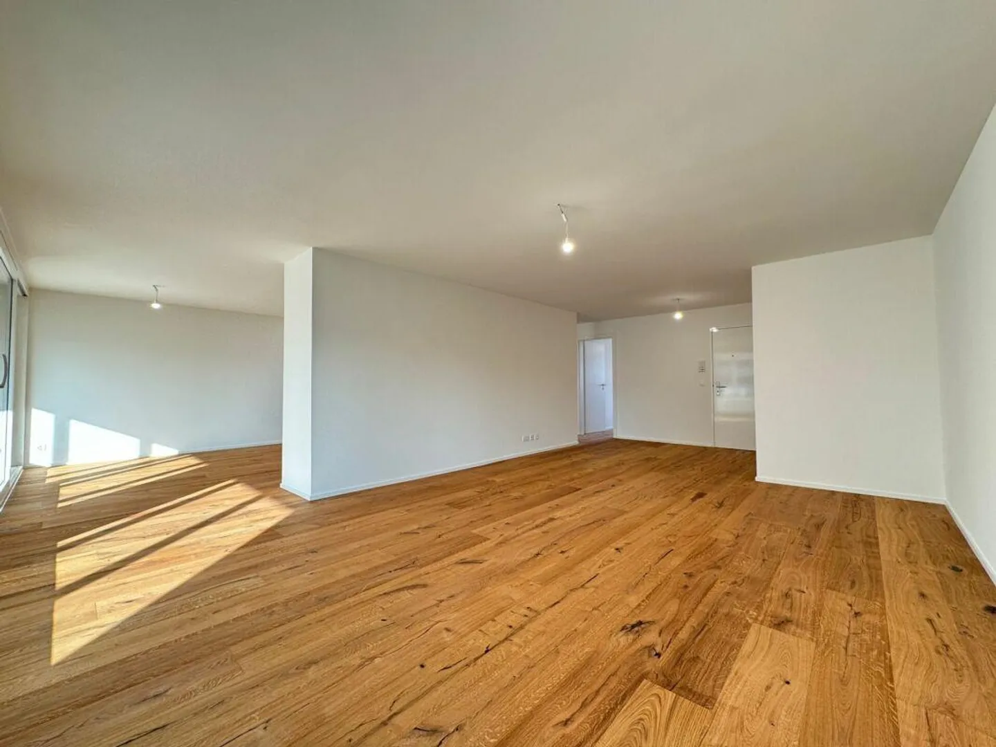 Freshly renovated 3.5-room apartment in a central location - Photo 8 of 13