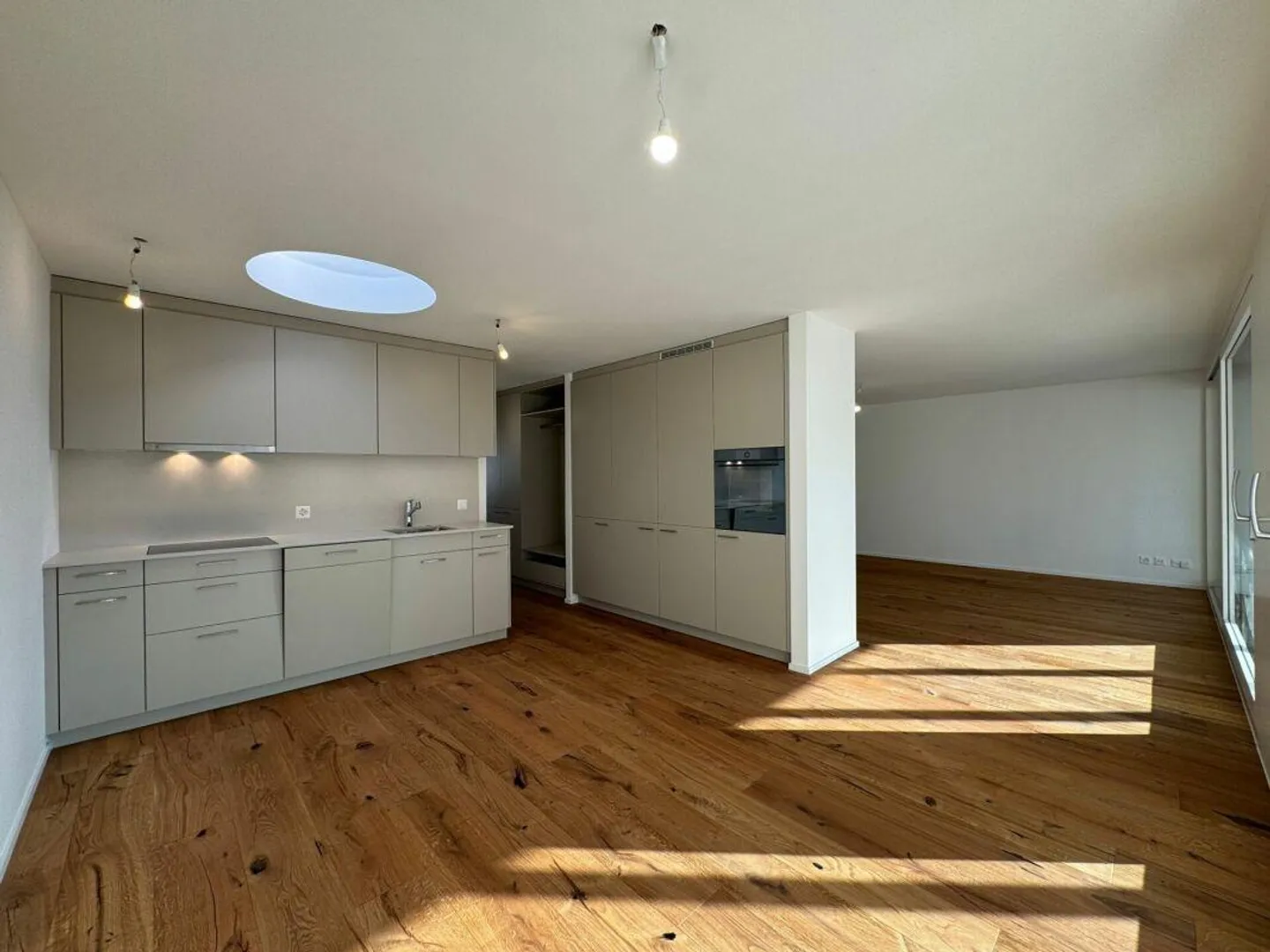 Freshly renovated 3.5-room apartment in a central location - Photo 9 of 13