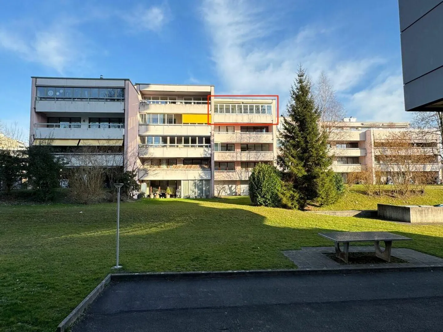 Freshly renovated 3.5-room apartment in a central location - Photo 13 of 13