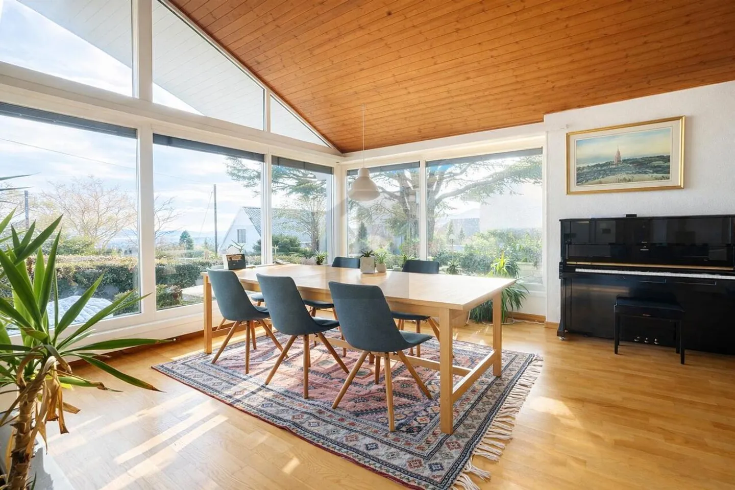 Spacious Single Family Home - Photo 2 of 6