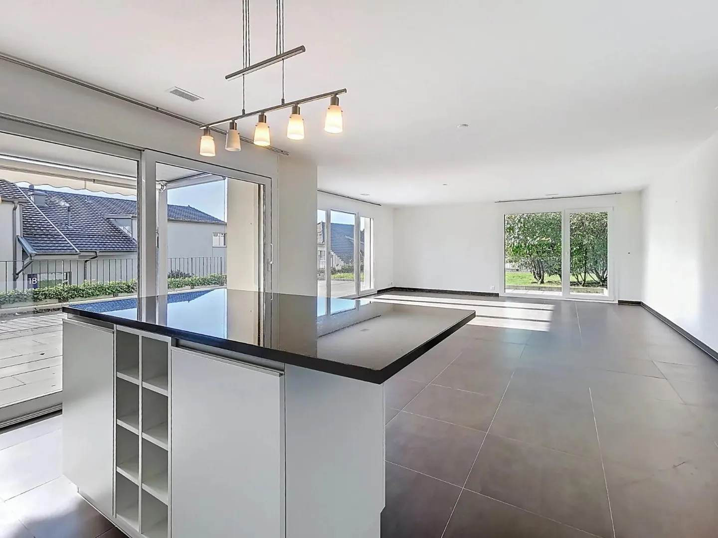 3.5 Room Apartment - Photo 1 of 8