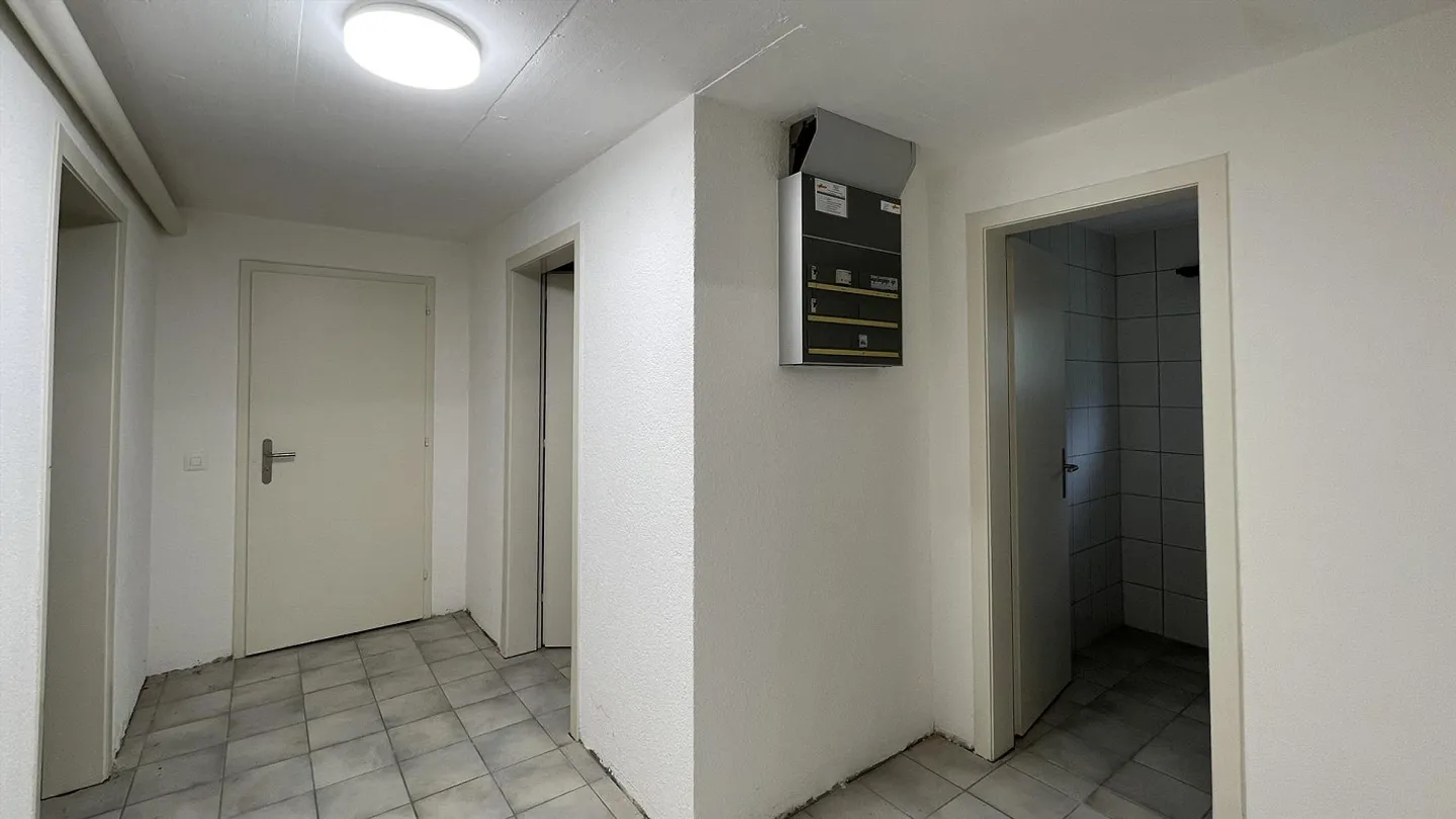 Espace polyvalent utilisable (Commercial/Atelier/Stockage/Bureau) d'environ 100 m² - Photo 7 sur 10
