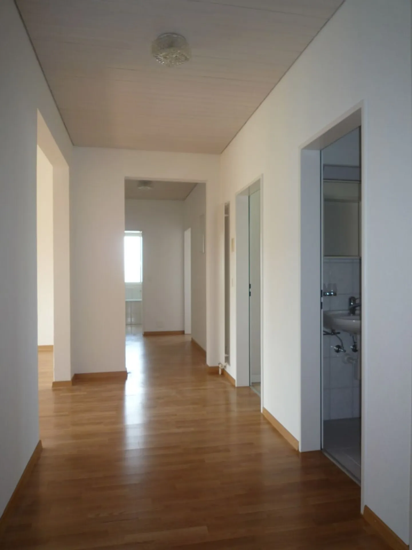 Sunny 3.5 Room Apartment on the 2nd Floor - Photo 4 of 9