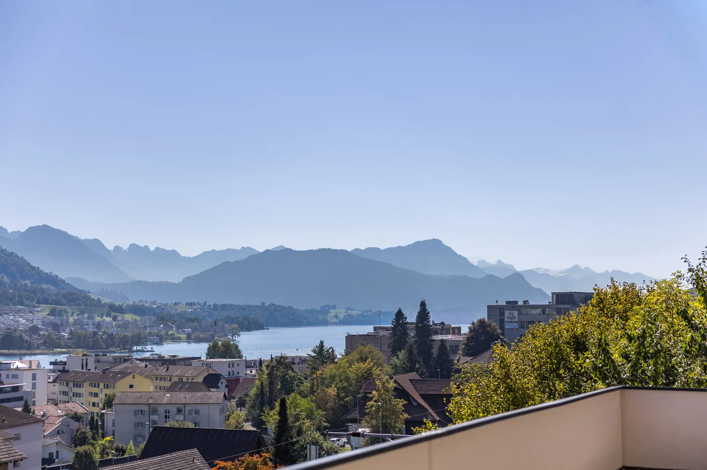Vie exclusive avec vue imprenable sur la montagne et le lac - Photo 18 sur 23