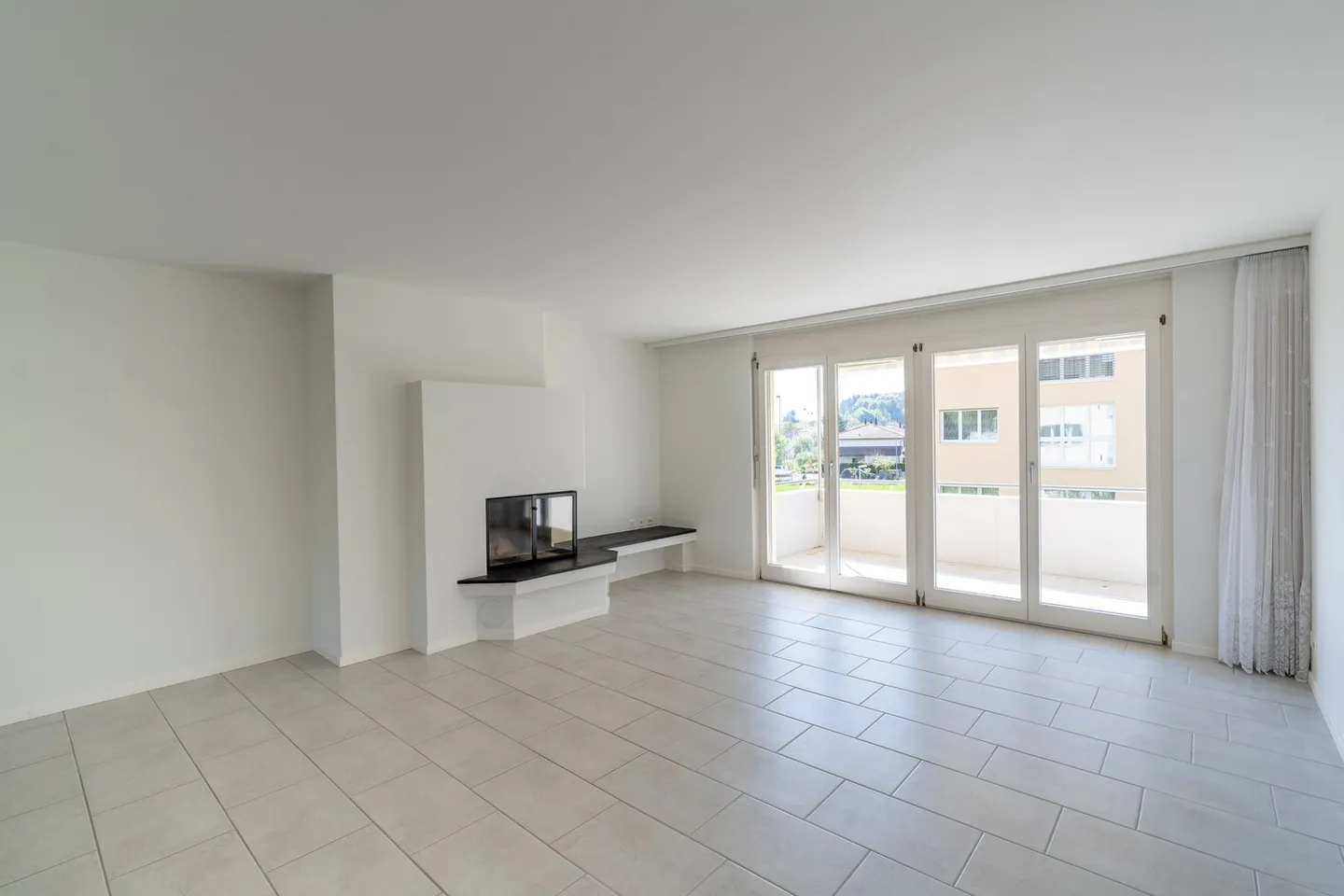 Bright 4.5-room apartment with south balcony in a popular residential area - Photo 2 of 15
