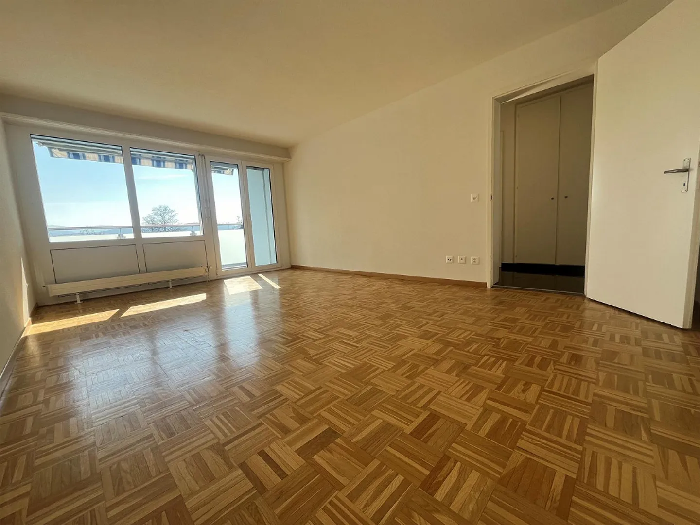 Aussicht bis zu den Bergen! - Foto 4 von 9