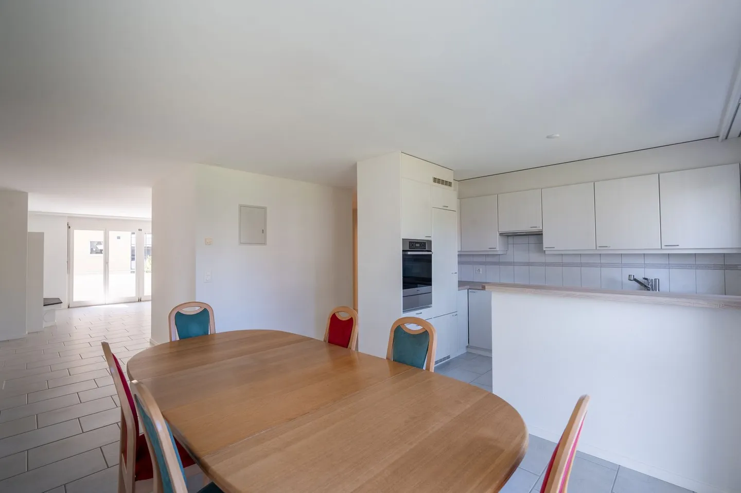 Bright 4.5-room apartment with south balcony in a popular residential area - Photo 4 of 15