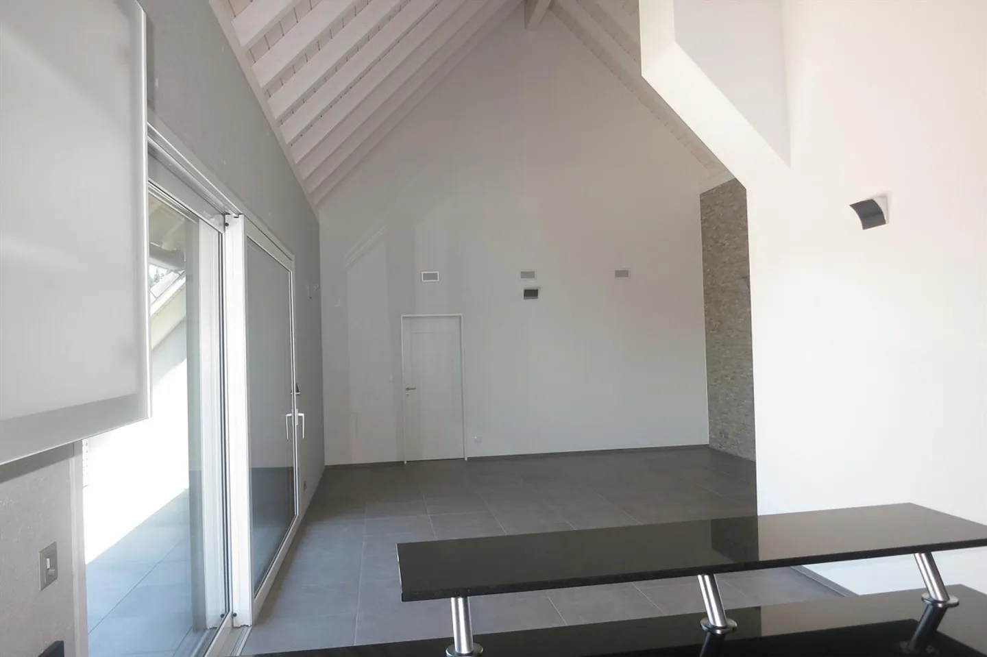 Modern 6.5-room apartment with gallery, 2 terraces & separate laundry room - Photo 8 of 17