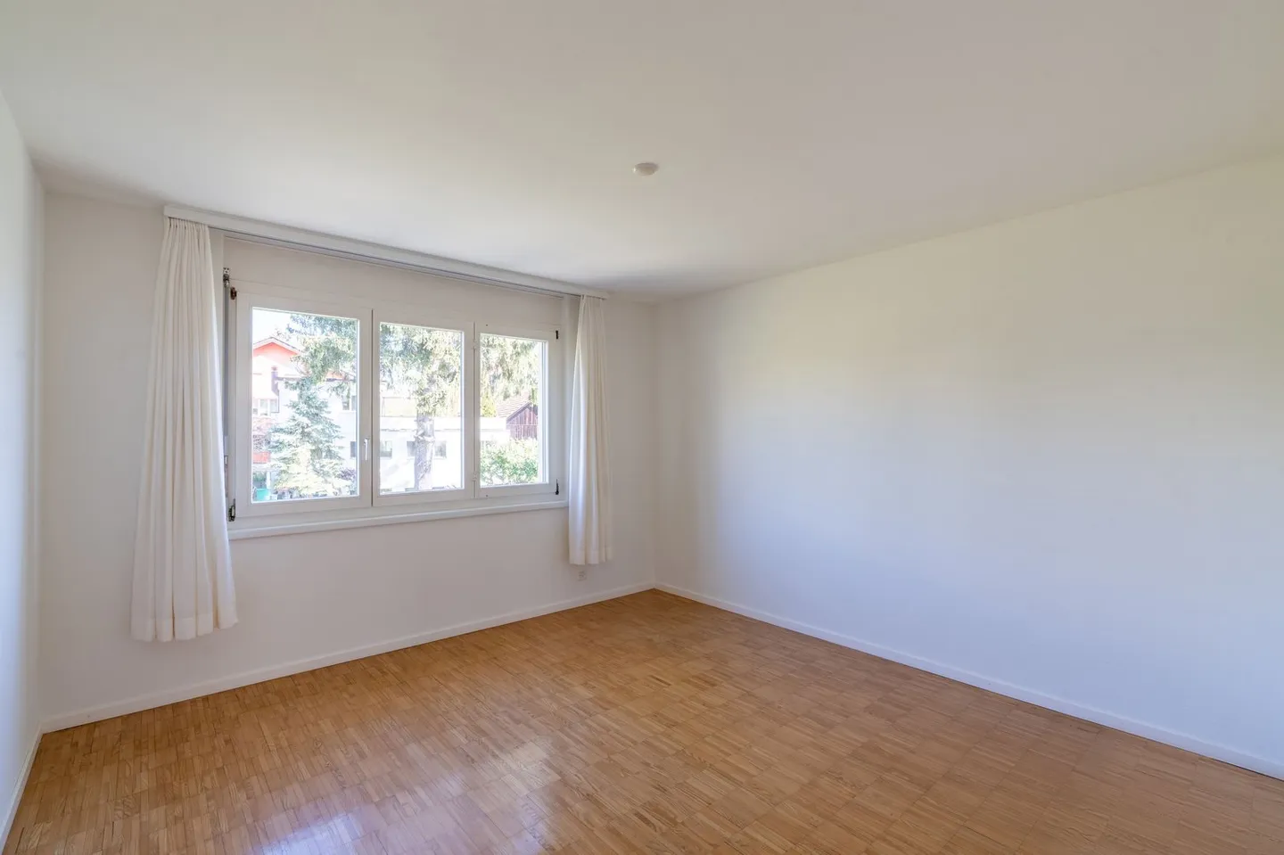 Bright 4.5-room apartment with south balcony in a popular residential area - Photo 8 of 15