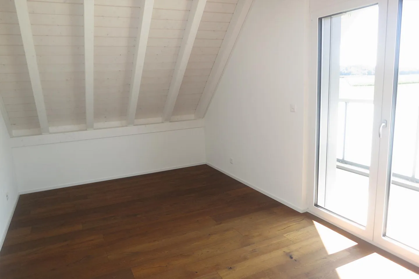 Modern 6.5-room apartment with gallery, 2 terraces & separate laundry room - Photo 10 of 17