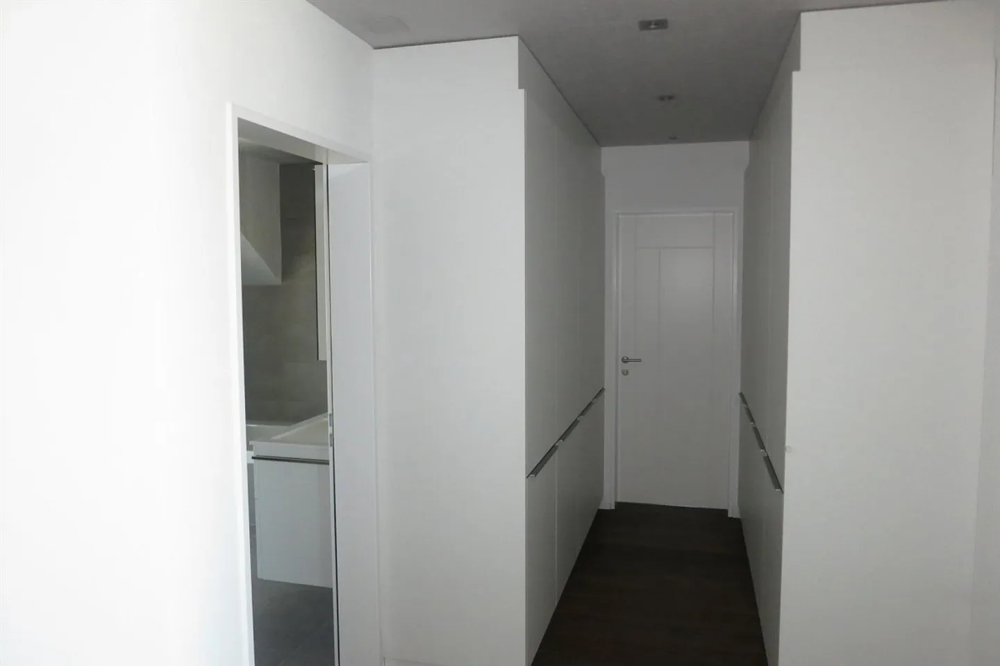 Modern 6.5-room apartment with gallery, 2 terraces & separate laundry room - Photo 11 of 17