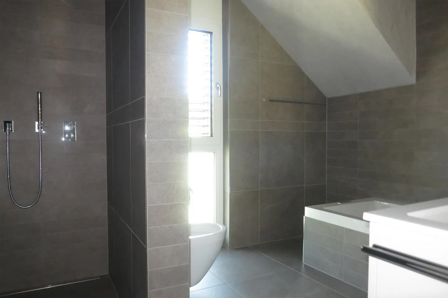 Modern 6.5-room apartment with gallery, 2 terraces & separate laundry room - Photo 12 of 17