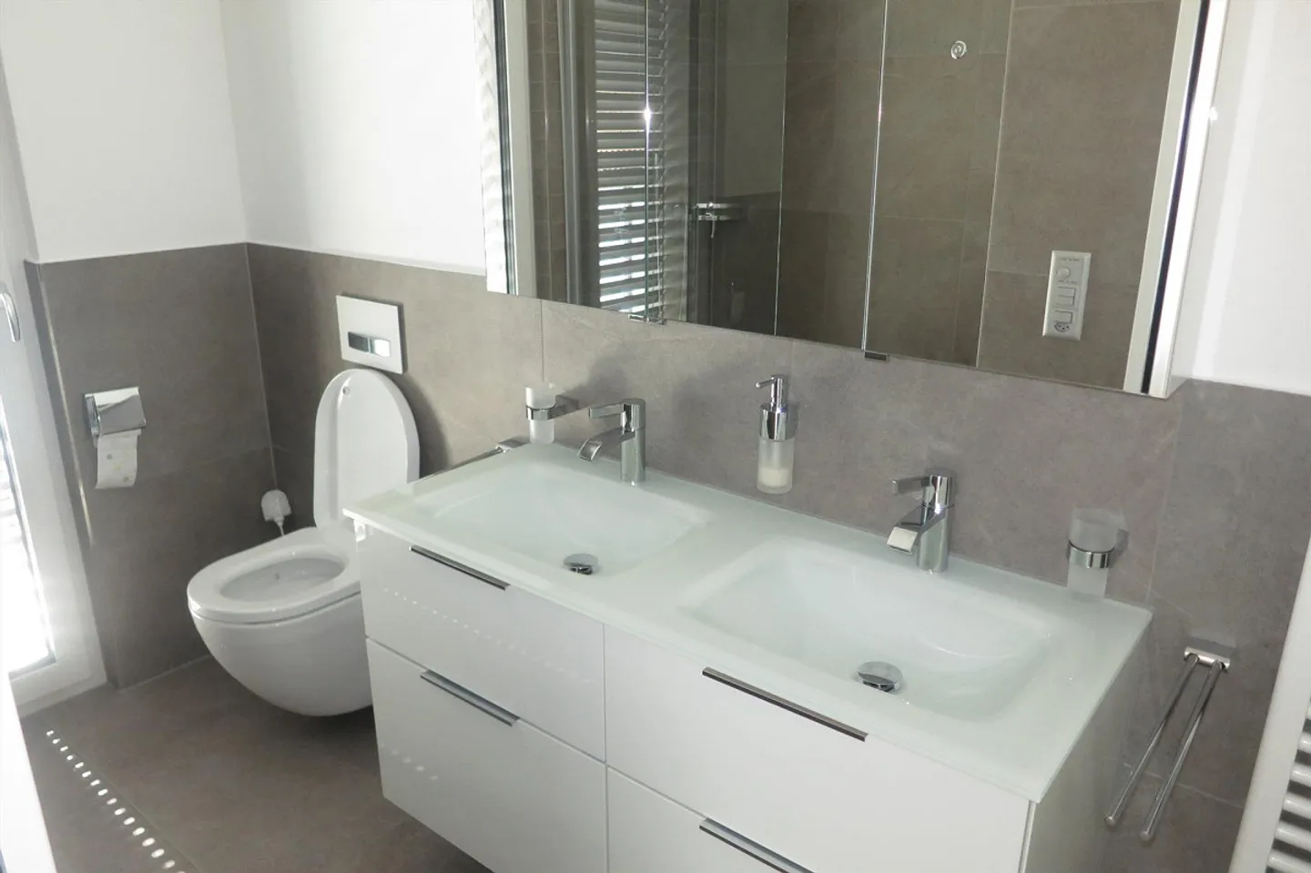 Modern 6.5-room apartment with gallery, 2 terraces & separate laundry room - Photo 14 of 17