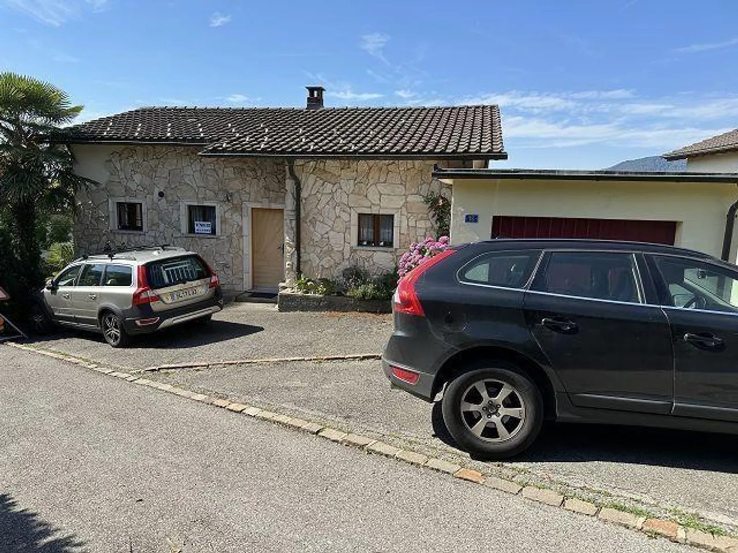 Villetta di 5 1/2 locali con giardino e riserva di costruzione in una posizione molto tranquilla e soleggiata - Foto 2 di 36