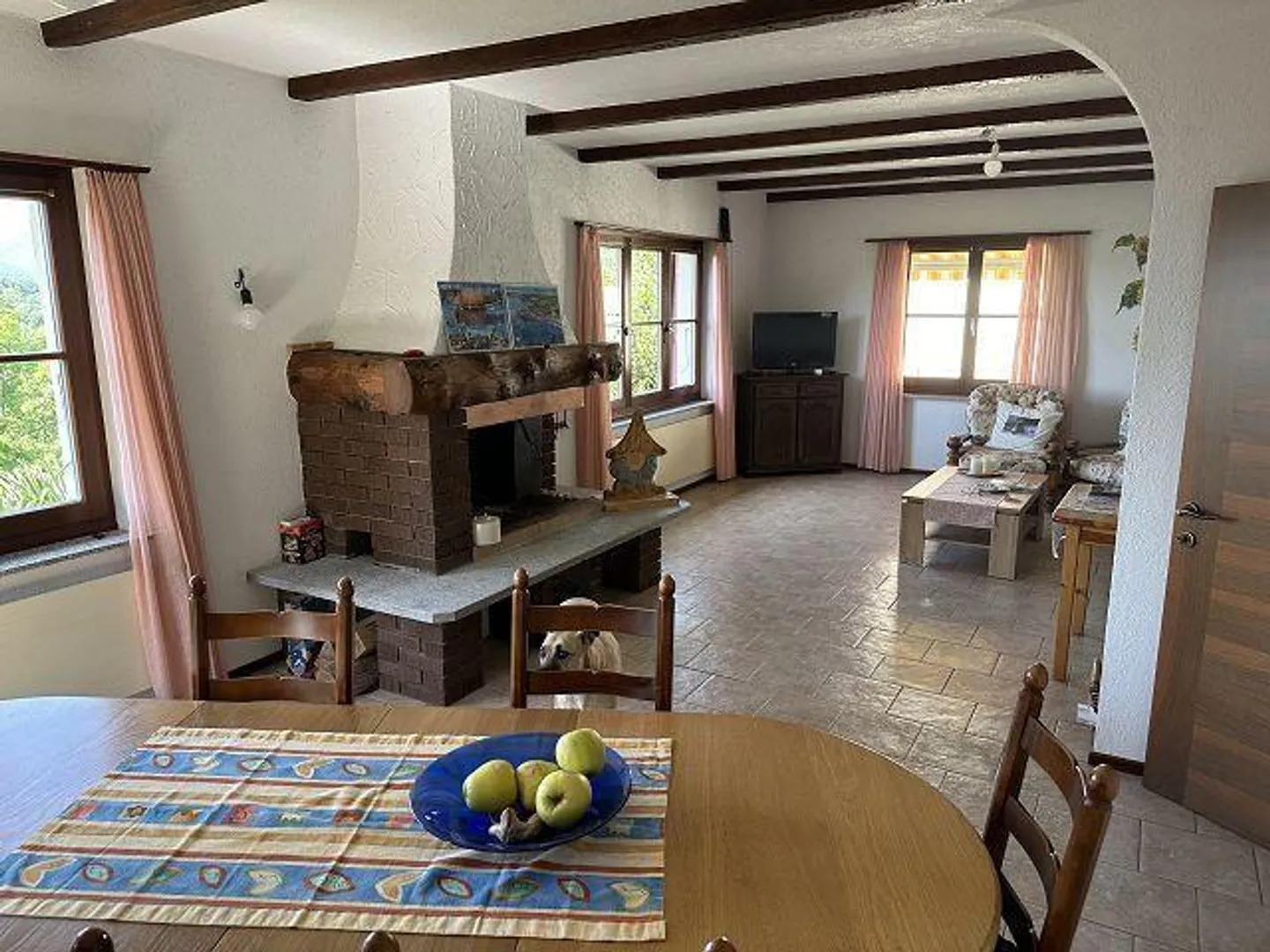 Villetta di 5 1/2 locali con giardino e riserva di costruzione in una posizione molto tranquilla e soleggiata - Foto 3 di 36