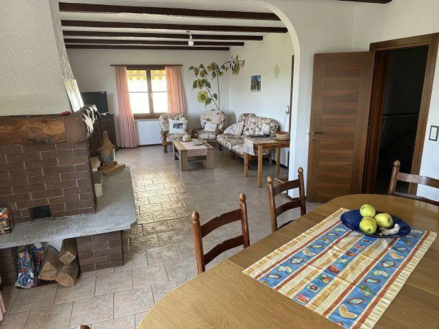 Villetta di 5 1/2 locali con giardino e riserva di costruzione in una posizione molto tranquilla e soleggiata - Foto 4 di 36