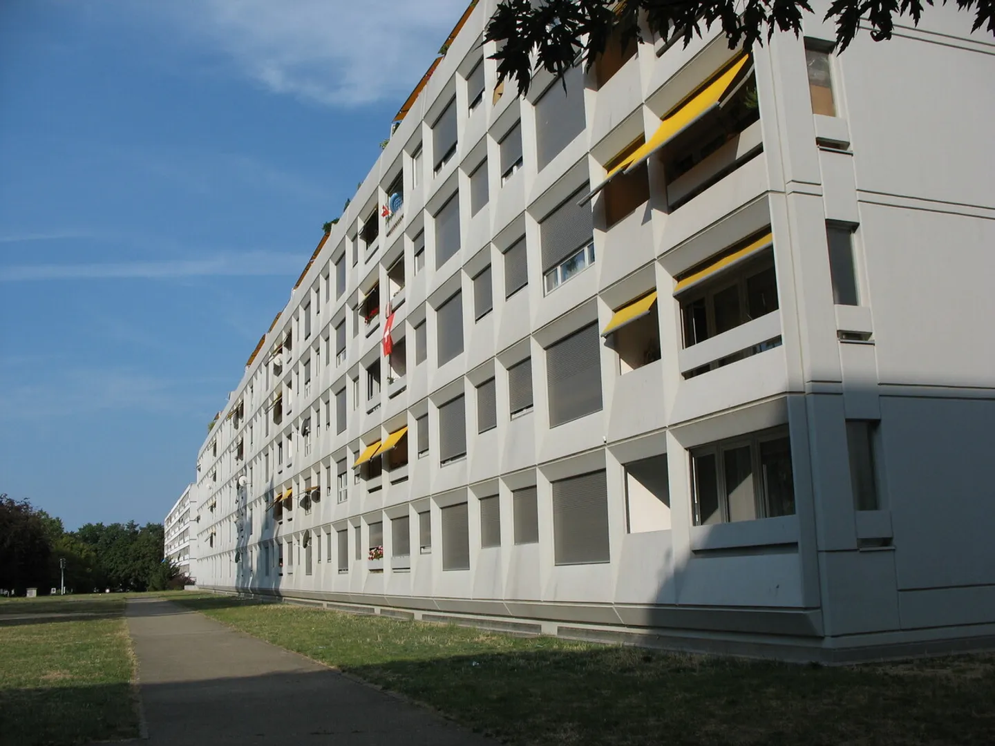 Motorradstellplatz in Meyrin - Foto 1 von 2