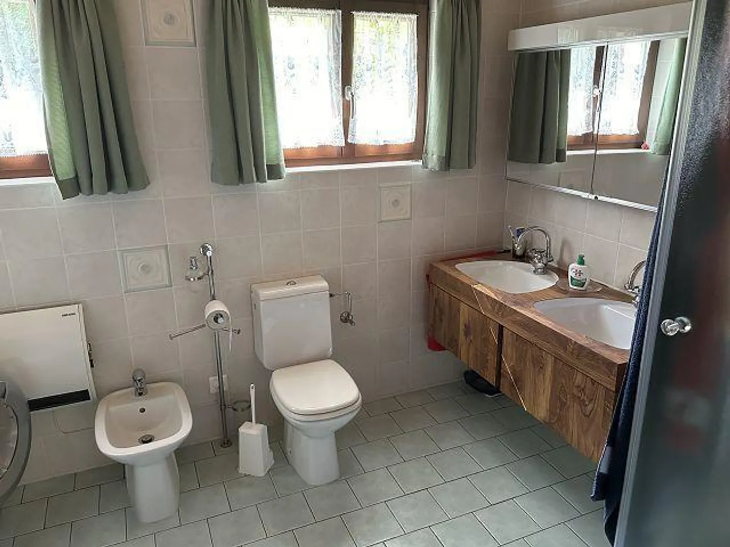Villetta di 5 1/2 locali con giardino e riserva di costruzione in una posizione molto tranquilla e soleggiata - Foto 16 di 36