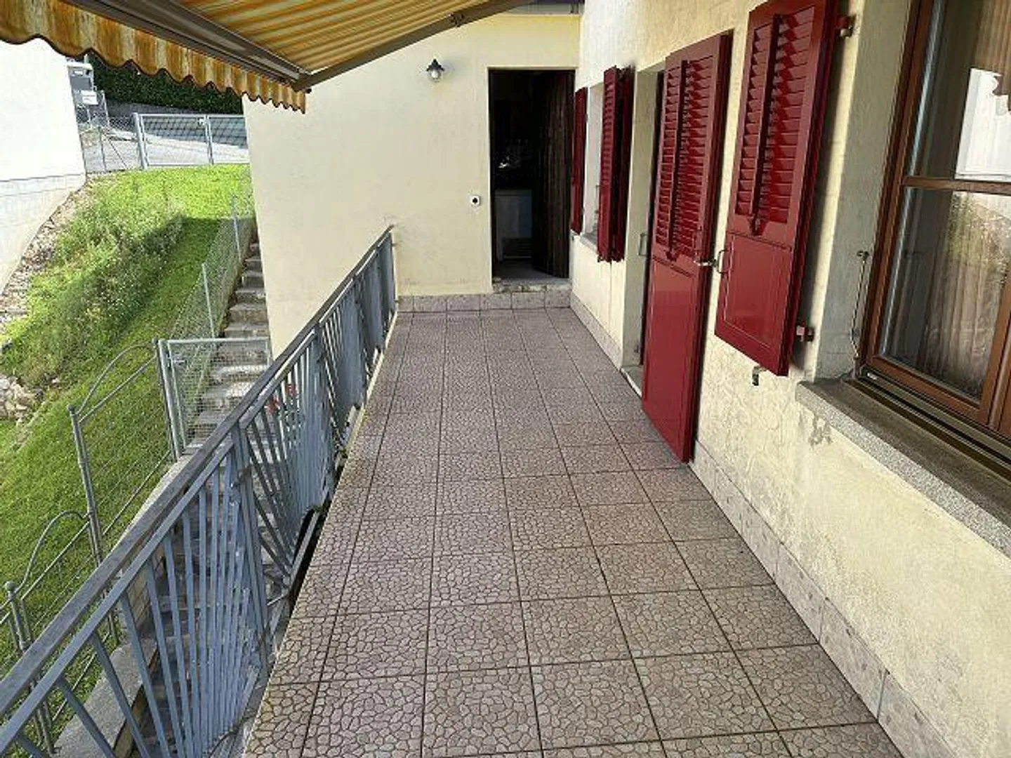Villetta di 5 1/2 locali con giardino e riserva di costruzione in una posizione molto tranquilla e soleggiata - Foto 20 di 36