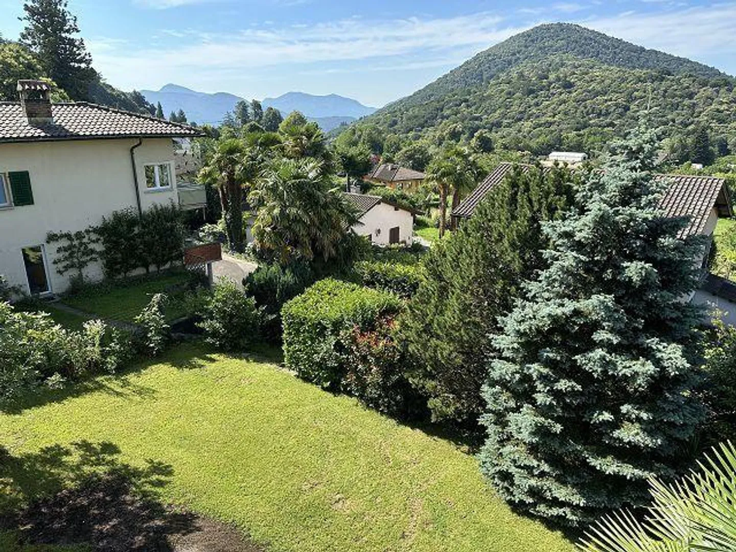 Villetta di 5 1/2 locali con giardino e riserva di costruzione in una posizione molto tranquilla e soleggiata - Foto 23 di 36