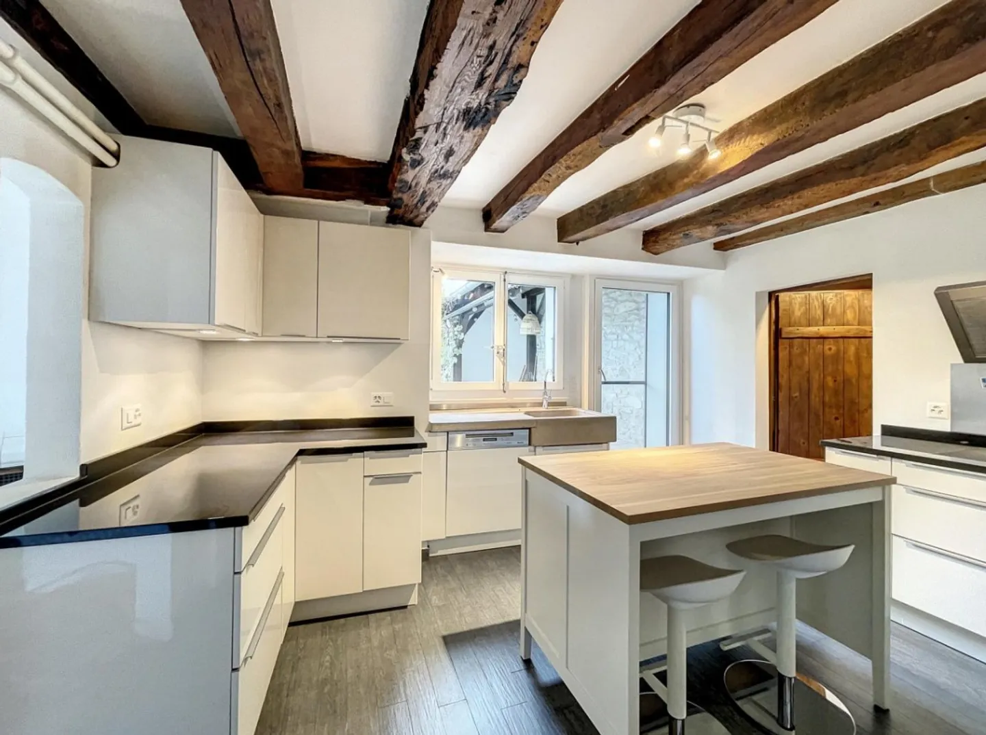 Apartment for rent - Photo 2 of 12