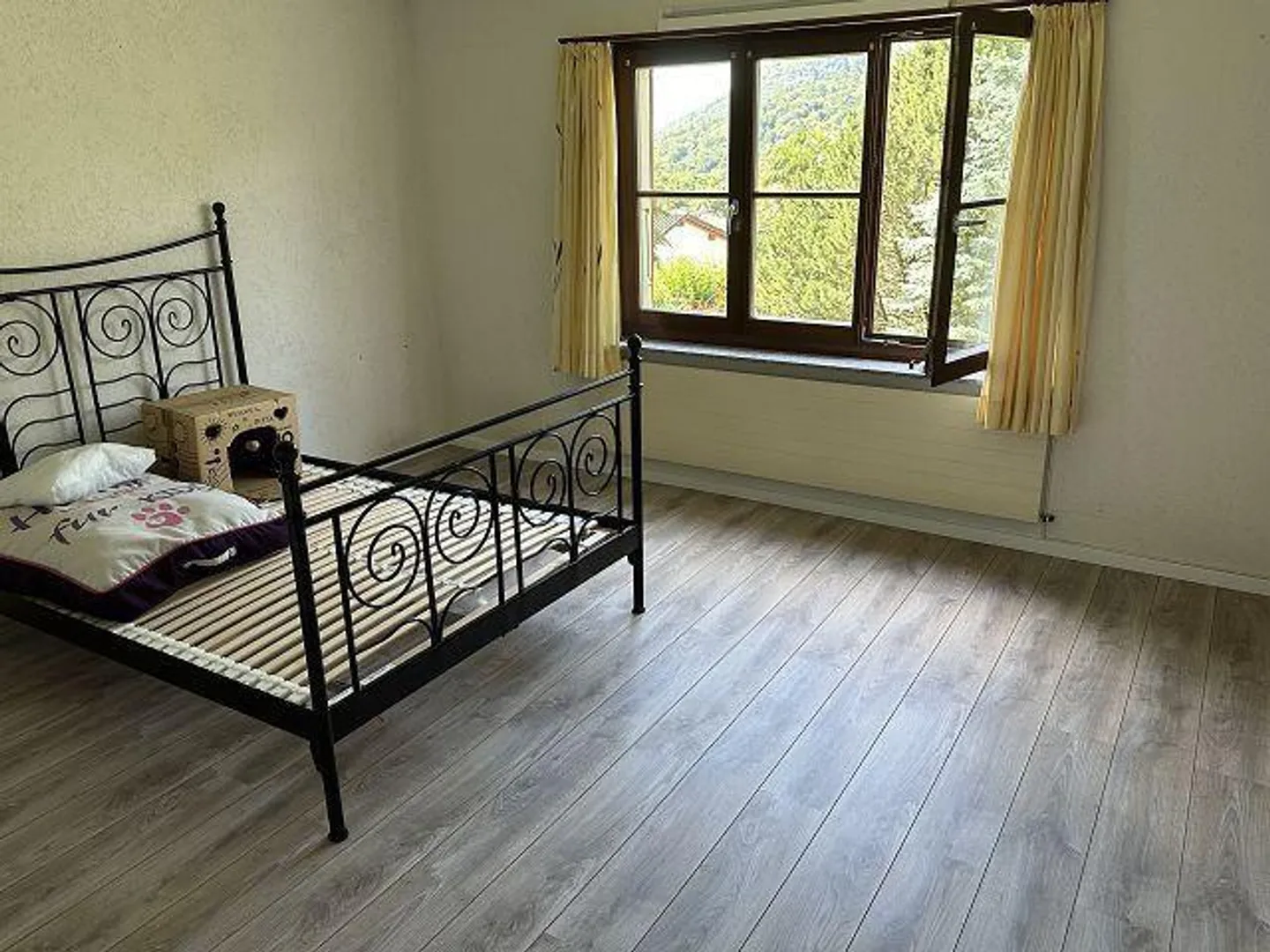 Villetta di 5 1/2 locali con giardino e riserva di costruzione in una posizione molto tranquilla e soleggiata - Foto 12 di 36