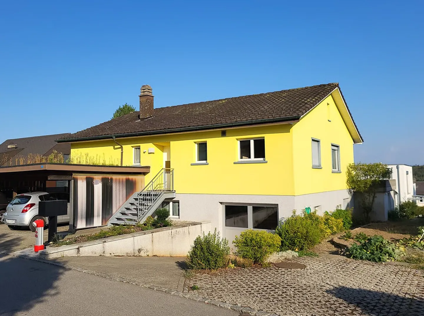Ottima casa unifamiliare con appartamento separato e terrazza soleggiata - Foto 3 di 13