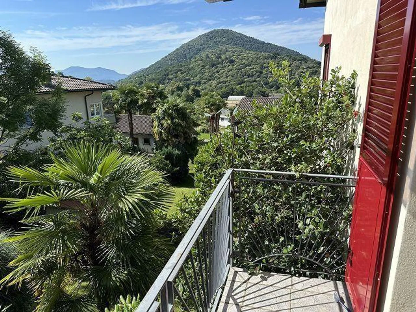 Villetta di 5 1/2 locali con giardino e riserva di costruzione in una posizione molto tranquilla e soleggiata - Foto 30 di 36