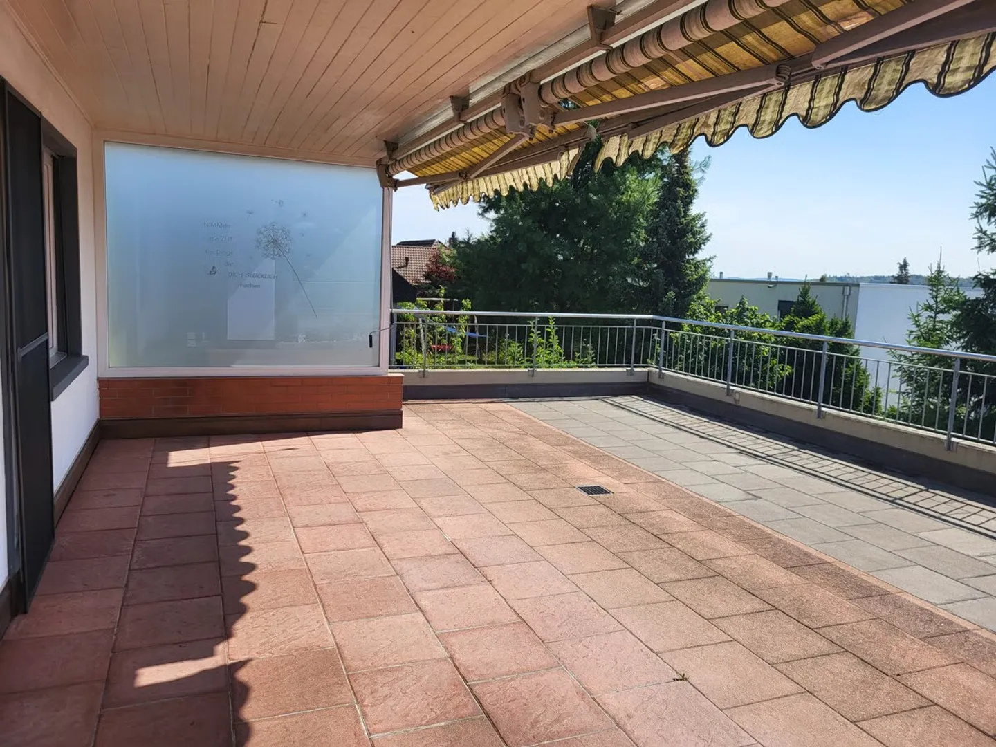 Ottima casa unifamiliare con appartamento separato e terrazza soleggiata - Foto 4 di 13