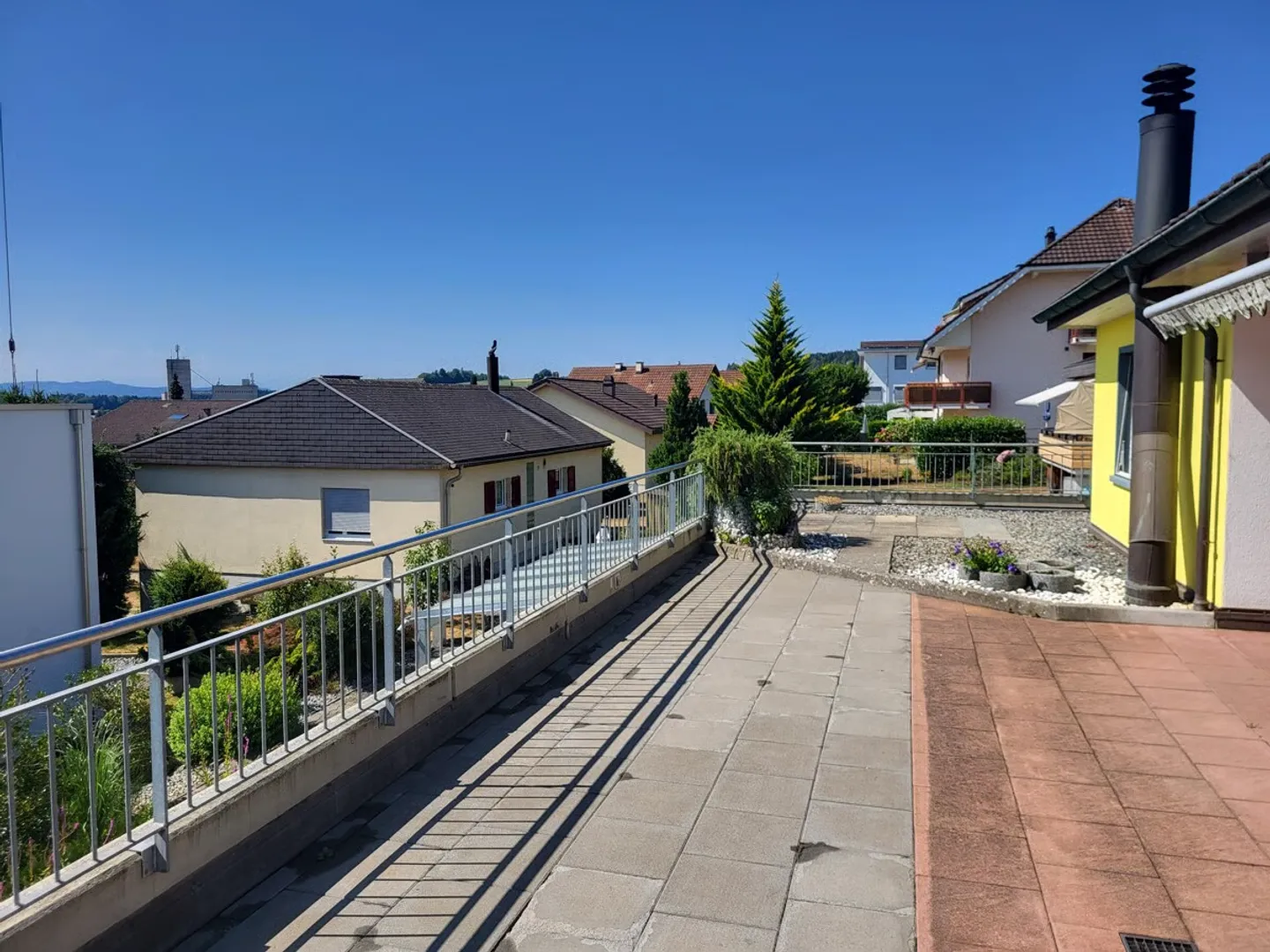 Ottima casa unifamiliare con appartamento separato e terrazza soleggiata - Foto 6 di 13
