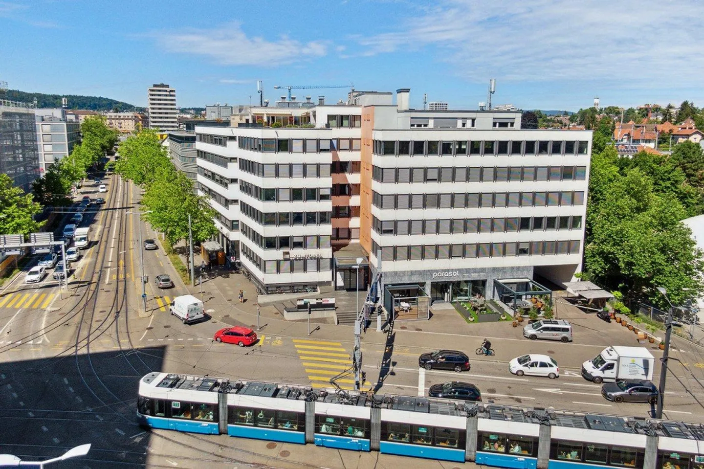 Spazio commerciale attraente di 250 m² in una posizione privilegiata a Zurigo Oerlikon! - Foto 1 di 9