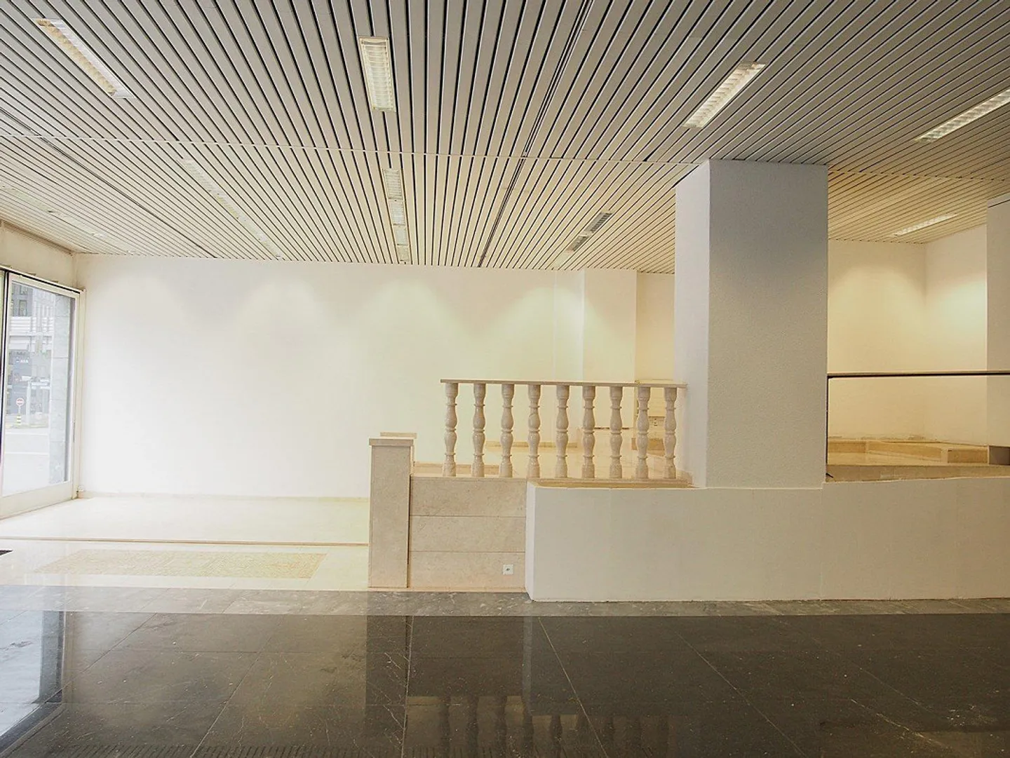 Spazio commerciale attraente di 250 m² in una posizione privilegiata a Zurigo Oerlikon! - Foto 6 di 9