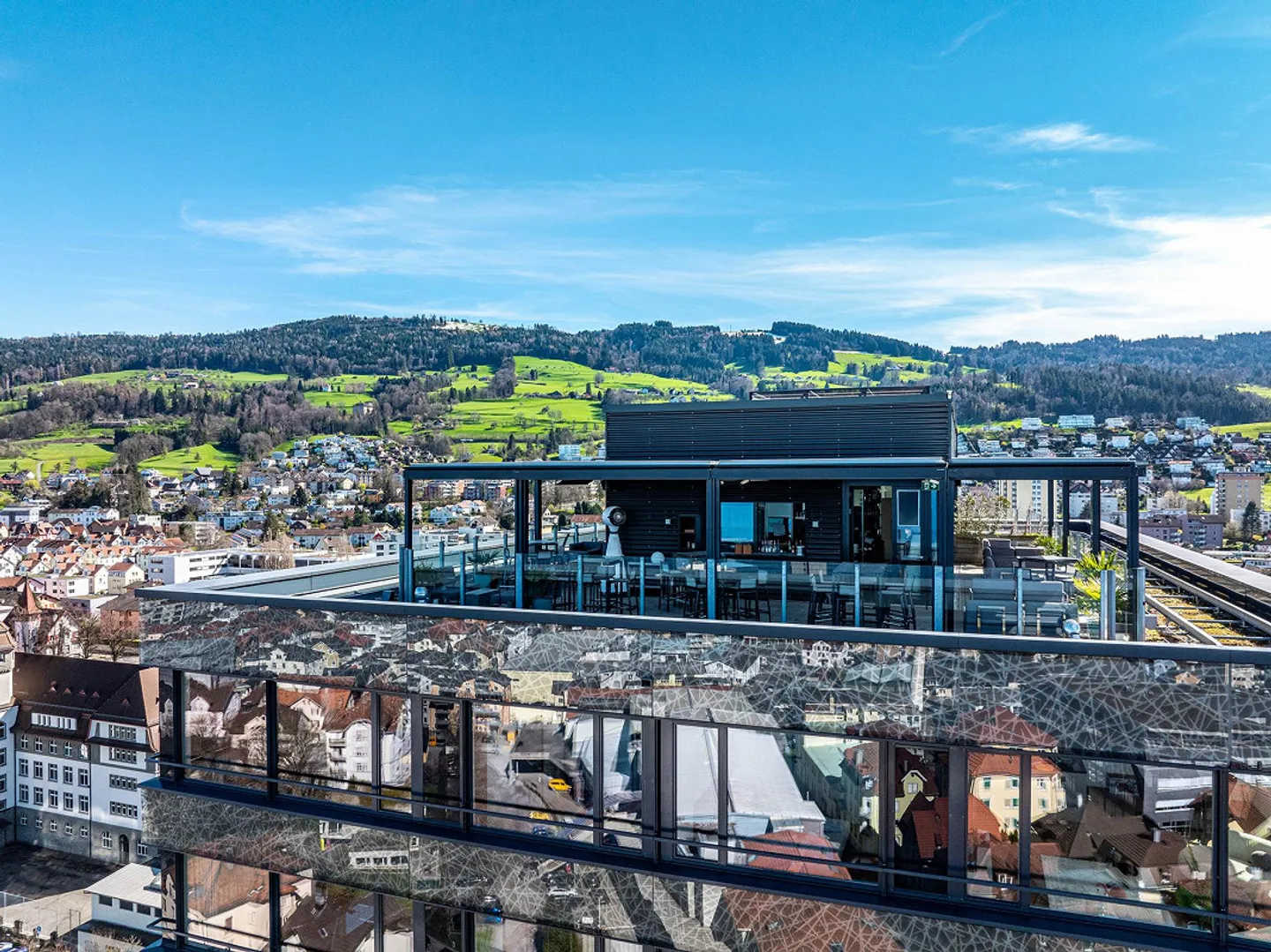 Posizione unica nella Svizzera orientale - bar skylounge cerca un nuovo M... - Foto 2 di 8