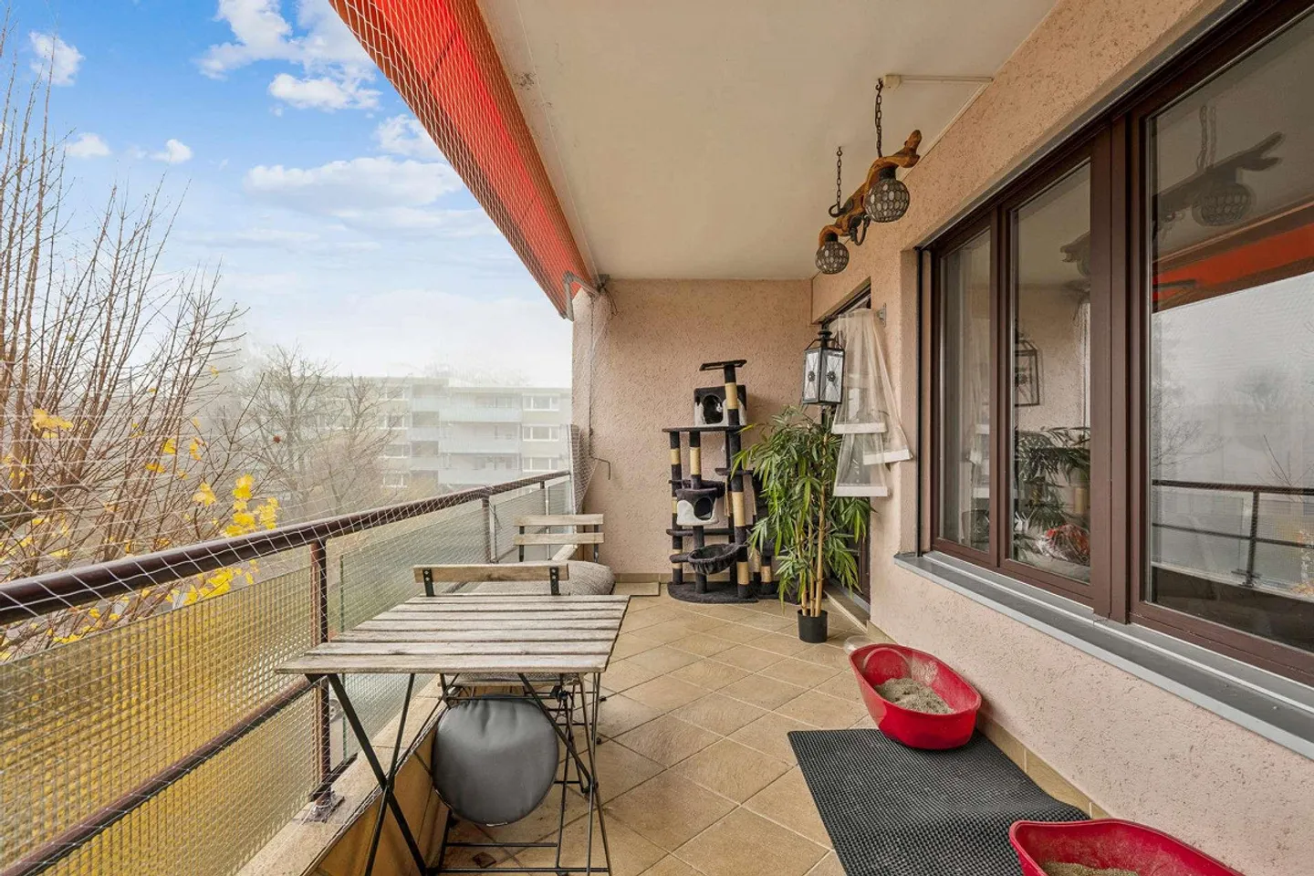 Luminoso appartamento di 4,5 stanze con sala hobby e tre posti auto a Wallisellen - Foto 5 di 9