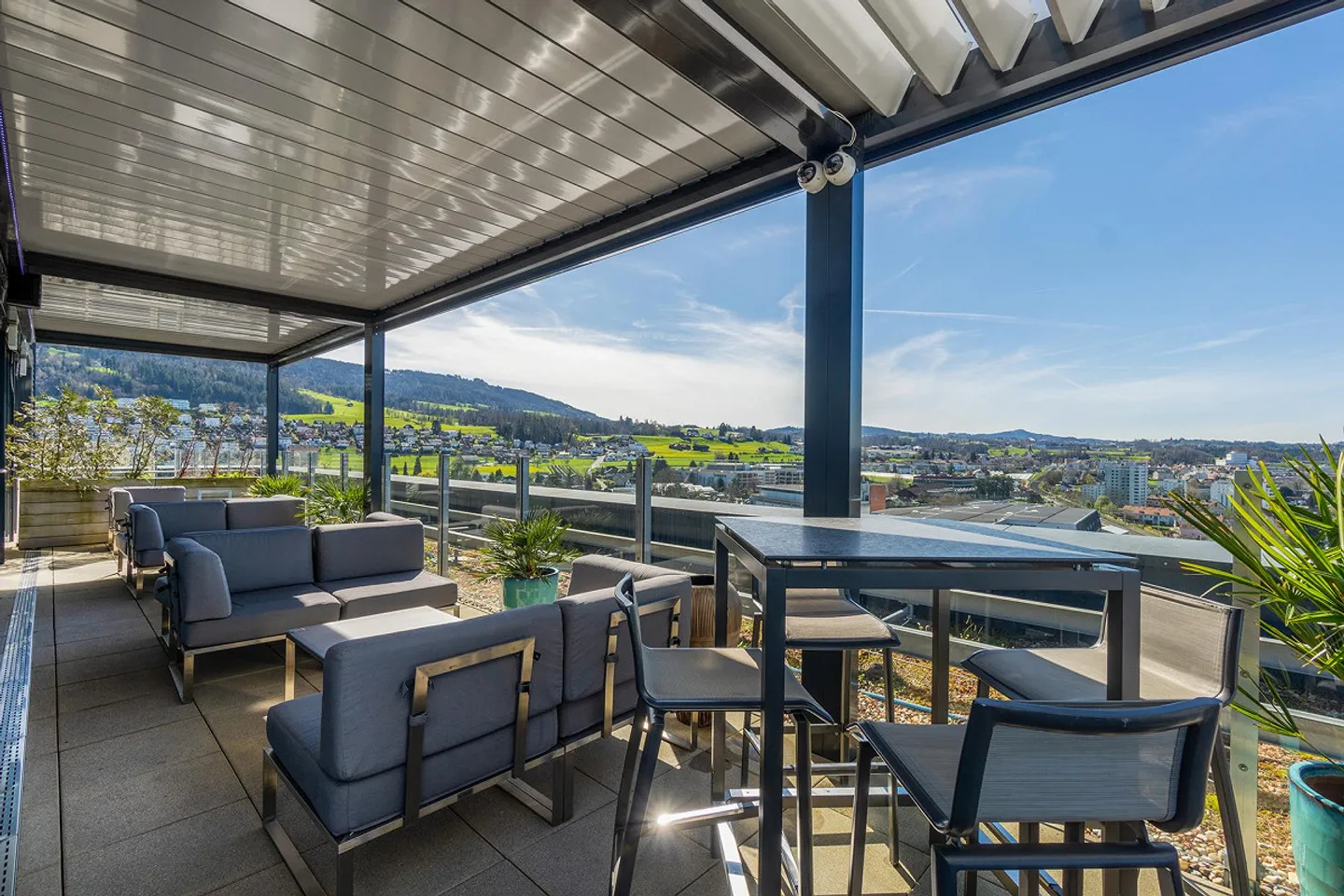 Posizione unica nella Svizzera orientale - bar skylounge cerca un nuovo M... - Foto 7 di 8