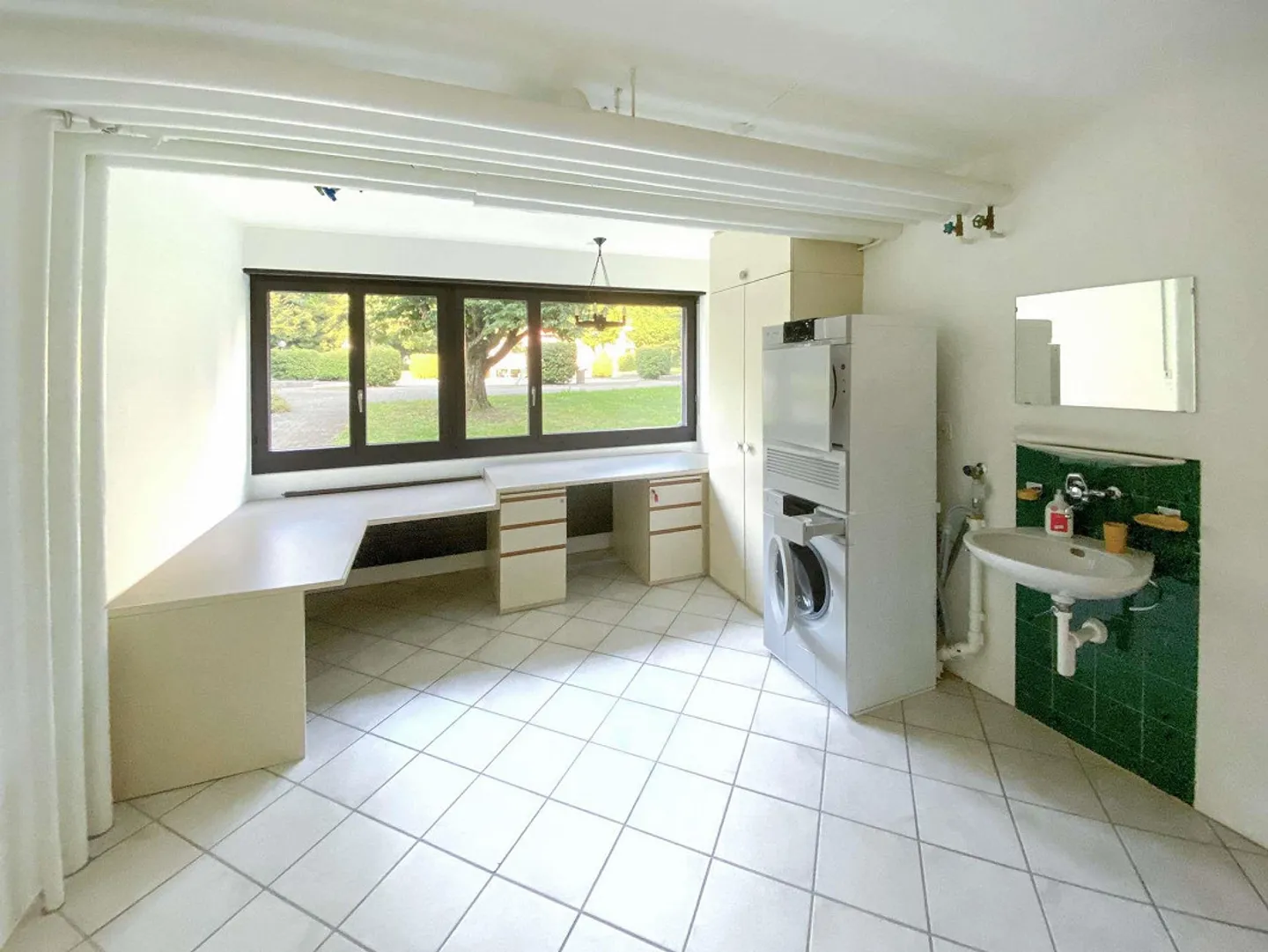 Luminoso appartamento di 4,5 stanze con sala hobby e tre posti auto a Wallisellen - Foto 8 di 9