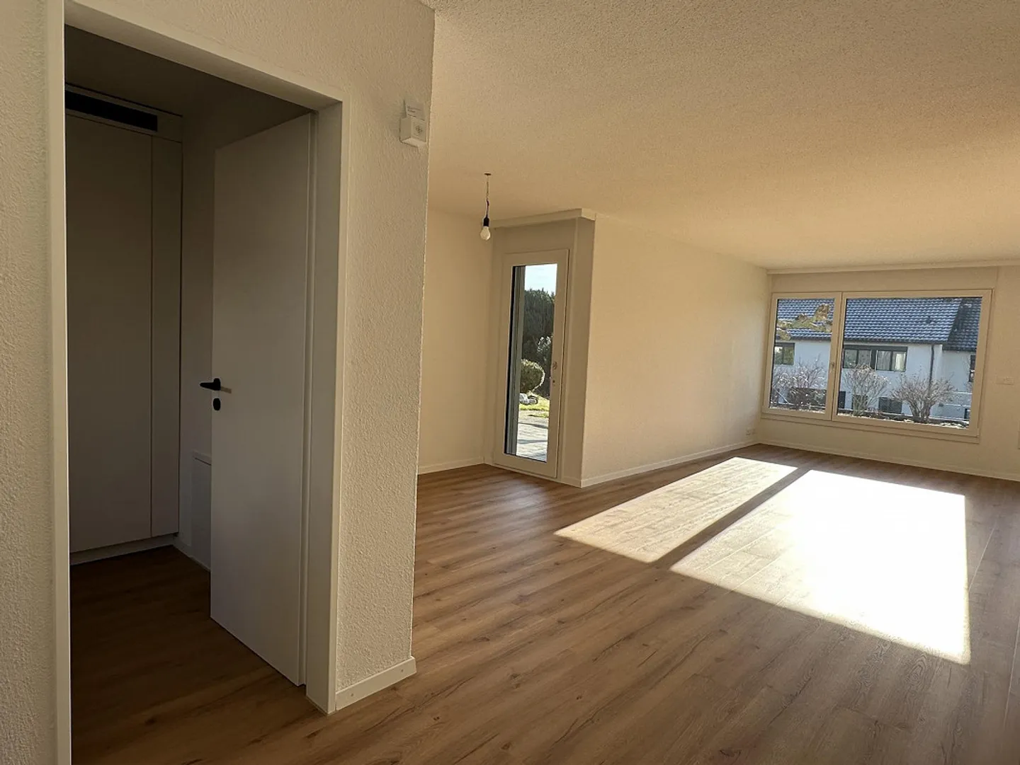 Frisch renoviertes, modernes 5.5 Zimmer EFH an perfekter Lage - Foto 6 von 26