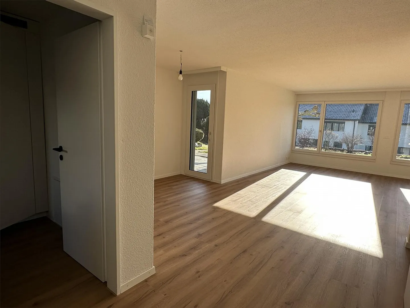 Frisch renoviertes, modernes 5.5 Zimmer EFH an perfekter Lage - Foto 8 von 26