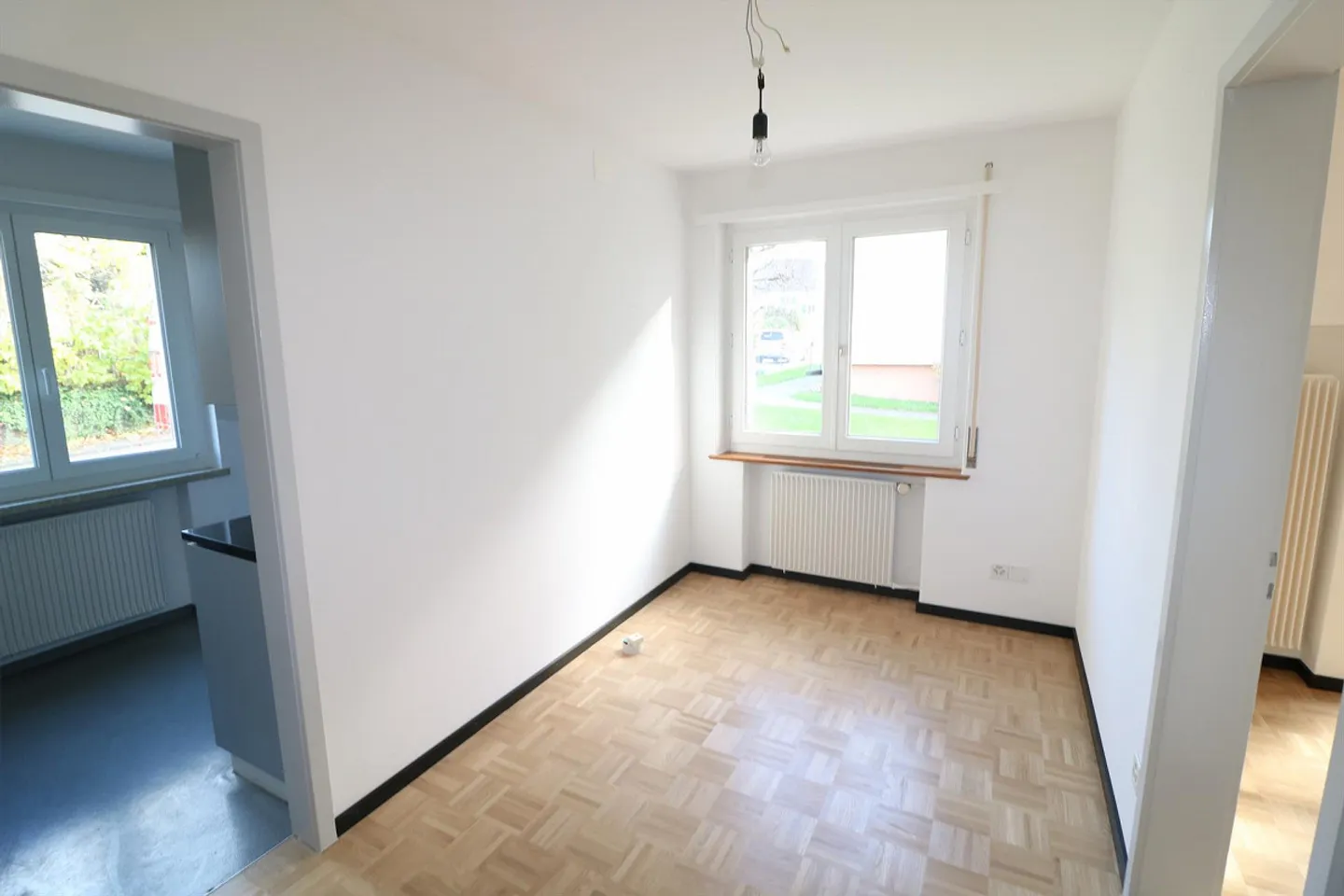 Spacious apartment with great dining area and balcony. - Photo 5 of 8