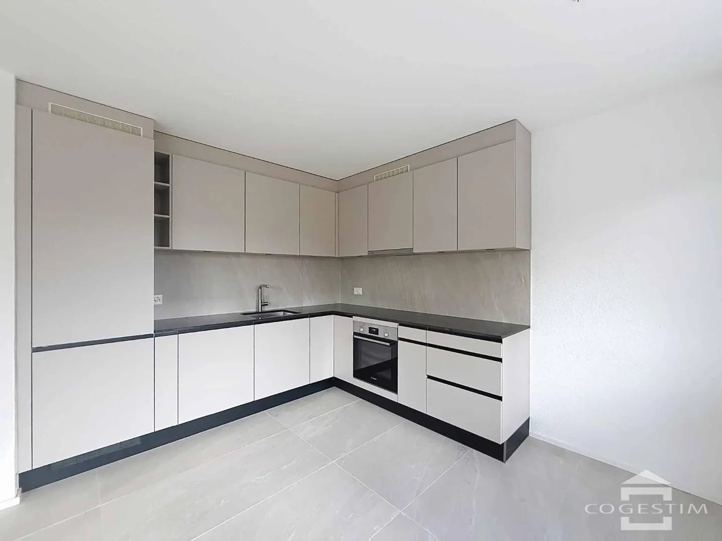 Appartement rénové avec jardin - Photo 2 sur 7