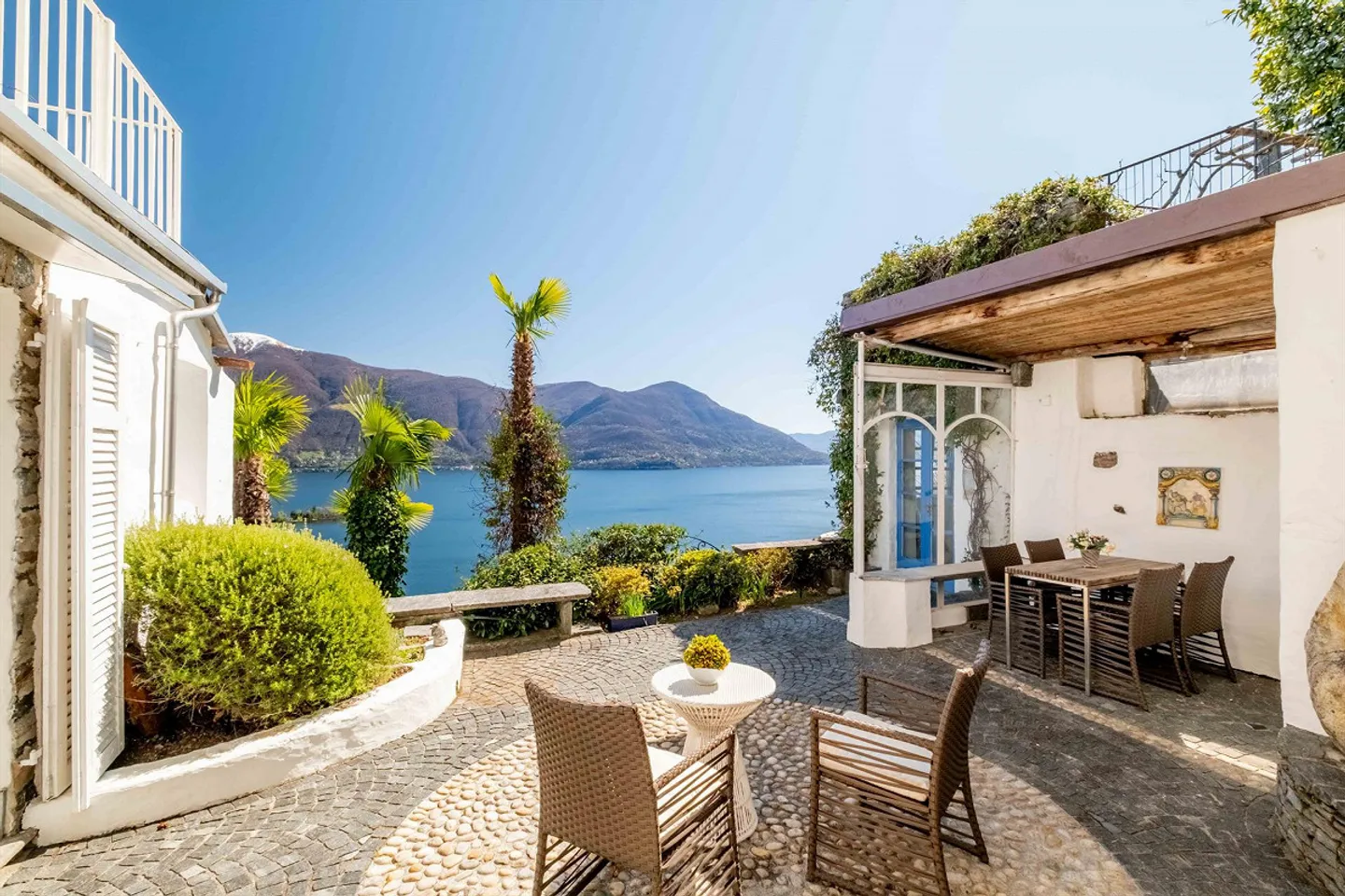 Living with charm and a magnificent panoramic view over Lake Maggiore - Photo 2 of 14