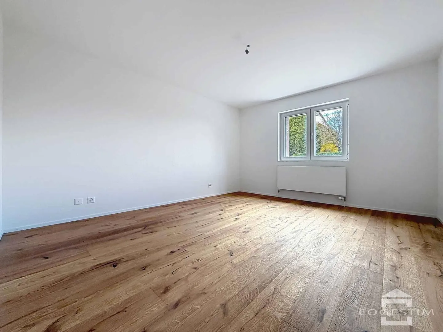 Appartement rénové avec jardin - Photo 3 sur 7