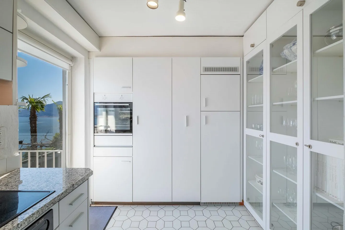 Living with charm and a magnificent panoramic view over Lake Maggiore - Photo 8 of 14