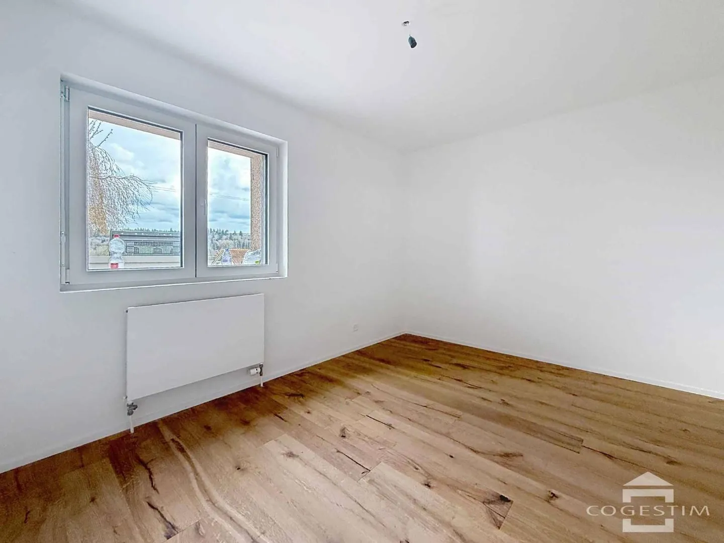 Appartement rénové avec jardin - Photo 5 sur 7