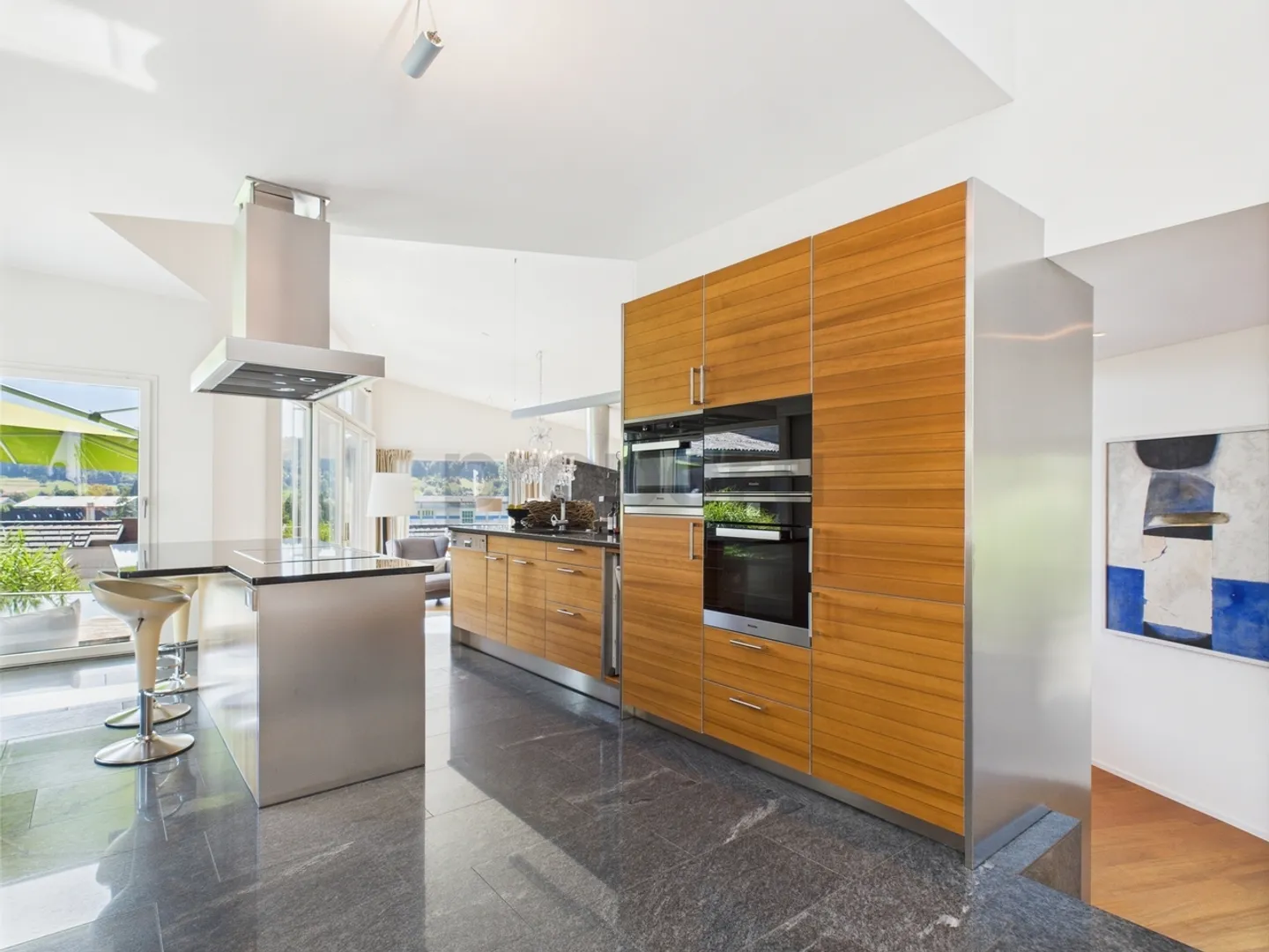 Zeitlose Eleganz trifft modernen Luxus  Ihre Traumvilla mit Pool &amp; Wellness-Oase - Foto 6 von 13
