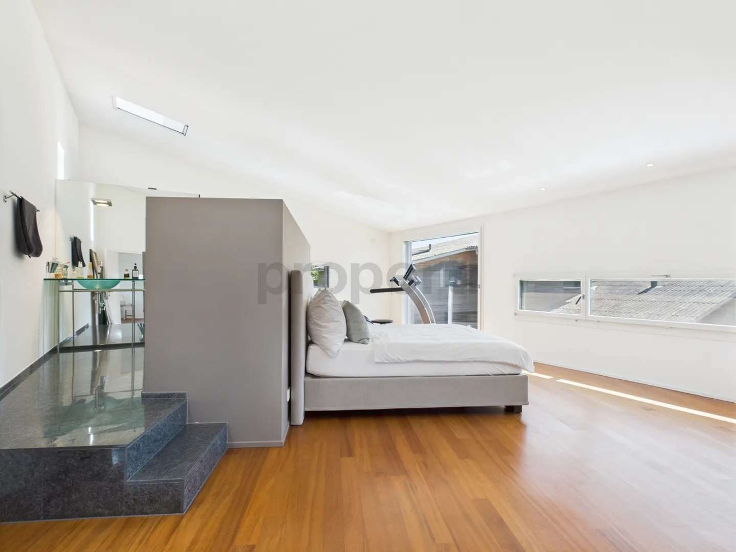 Zeitlose Eleganz trifft modernen Luxus  Ihre Traumvilla mit Pool &amp; Wellness-Oase - Foto 7 von 13